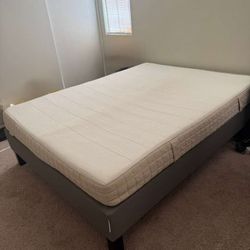Queen bed base with legs + Queen natural latex mattress