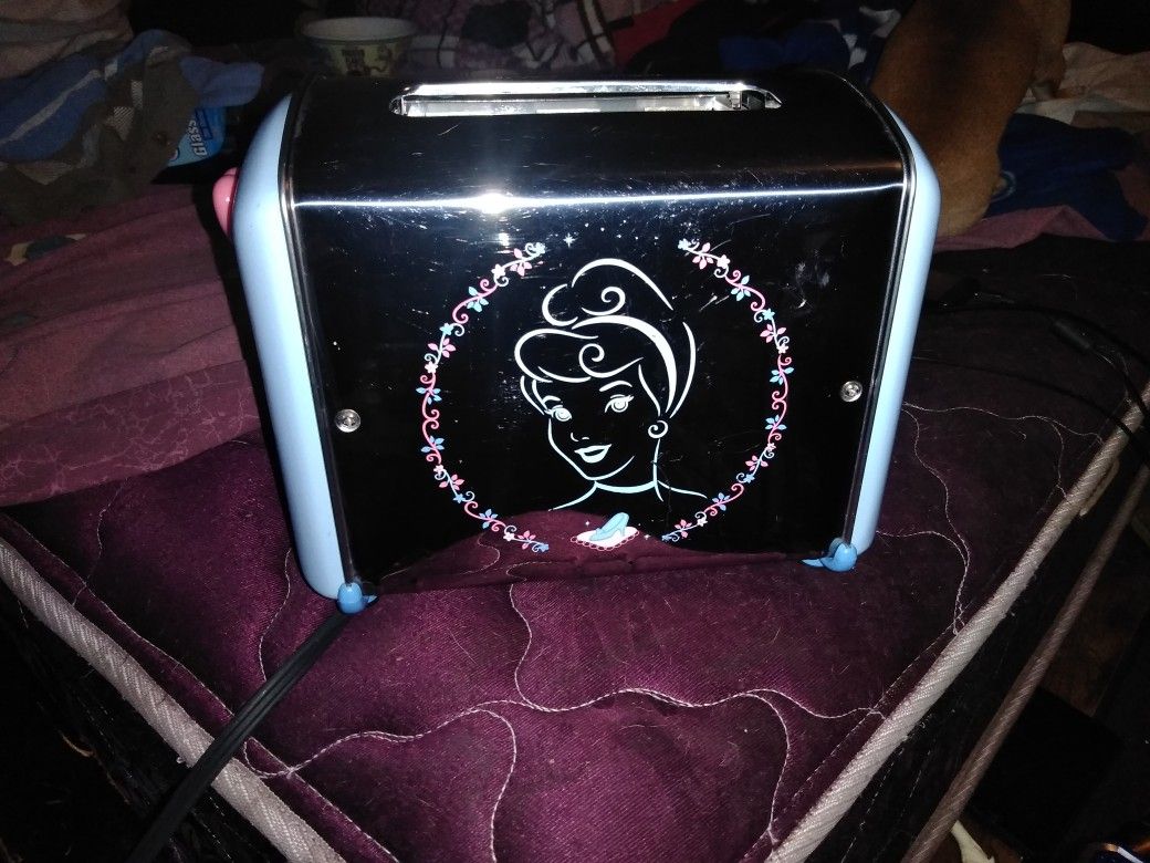 Disney Cinderella toaster plays music