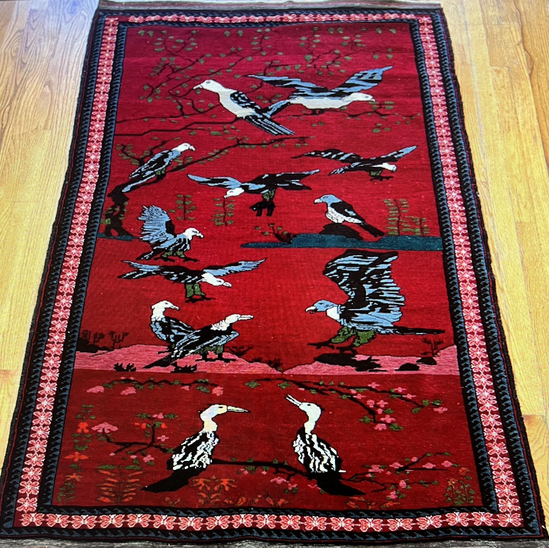 Stunning 100%wool Handmade Rug With Eagles 