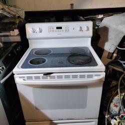 GE White Glass Top Range (Stove/Oven) - Can Deliver 