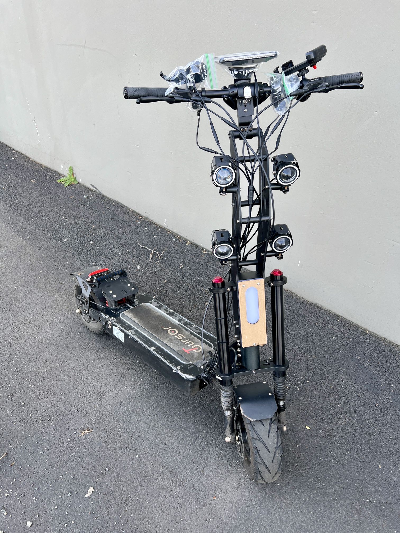 Tursor E-Scooter NEEDS NEW BATTERY