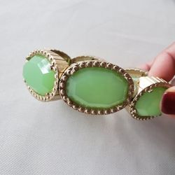 Matted Gold Tone Mint Green Acrylic Studded Stretch Bracelet