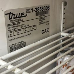 TRUE Refrigerated Display Case – Commercial GradeSelling a True Manufacturing refrigerated display case