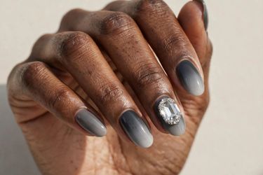 Brand New Gray Ombre Press-On Nails with Crystal Accent - Size M