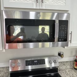 Used microwave and multiple toilets for sale.