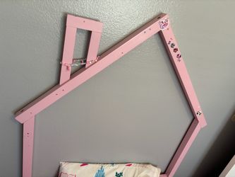 Pink house  floor bed