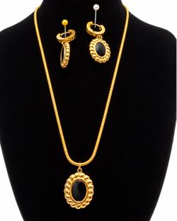 Elegant Gold Tone Stainless Steel Necklace  & Earrings Set