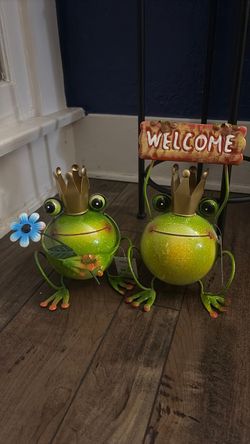 Lil froggies