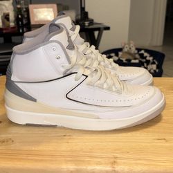 10 Men’s Jordan 2 Retro “Cement Grey”