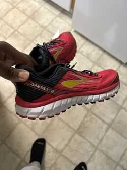 Women’s Brooks Size 10