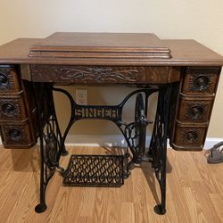 Antique Singer Treadle Sewing Machine 1914 Red Eye 