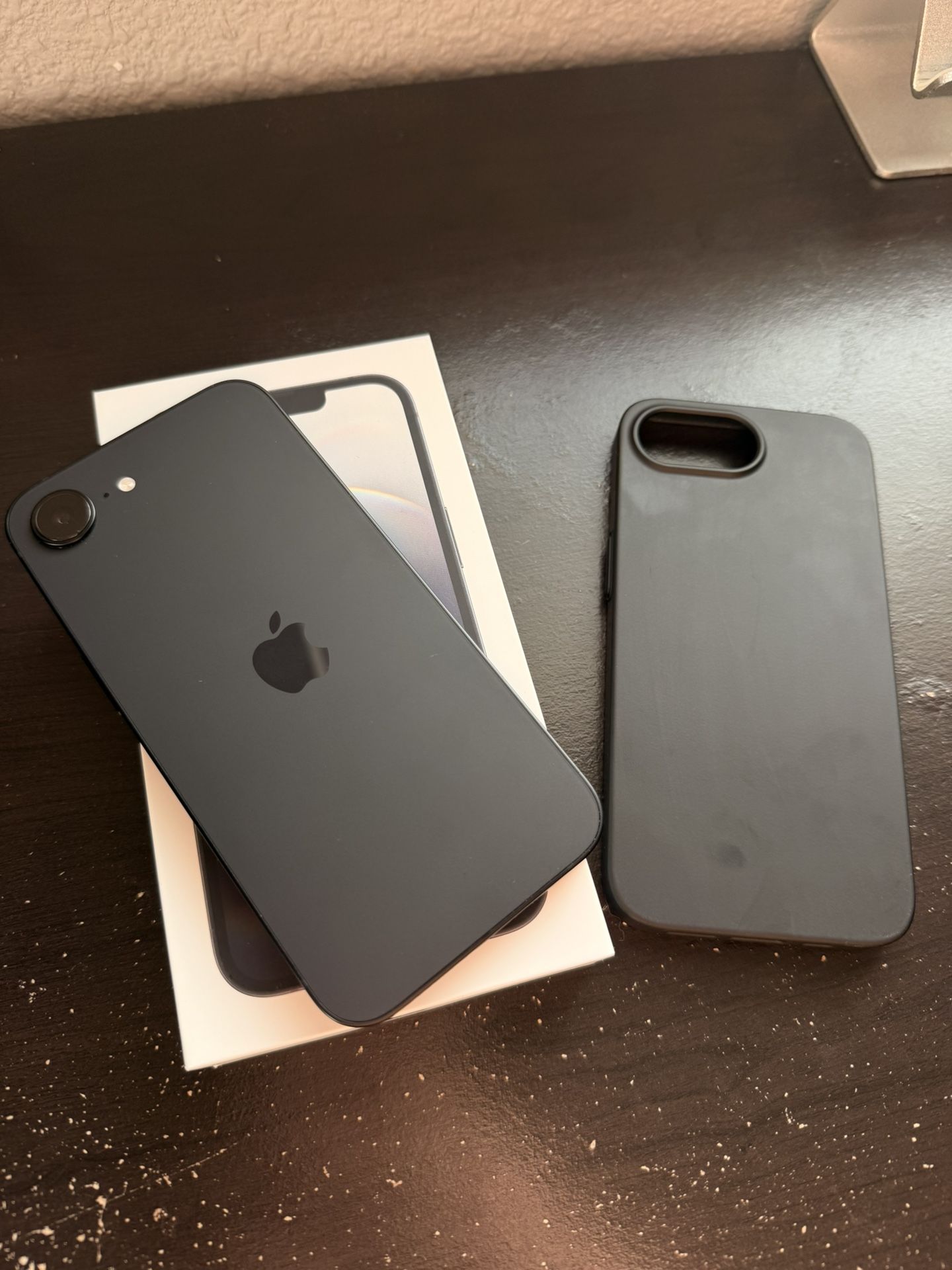 iPhone 16e 256gb Black Unlocked 100% Battery