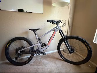 Santa Cruz Nomad 6 C R Mountain Bike