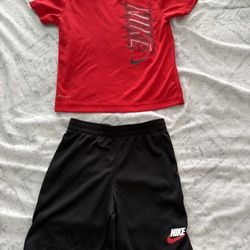 Nike Outfit Shirt XS4 And Shorts S5
