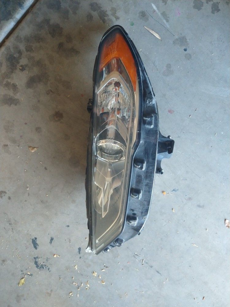 Ford Fusion Headlight 