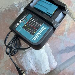 Makita Charger 