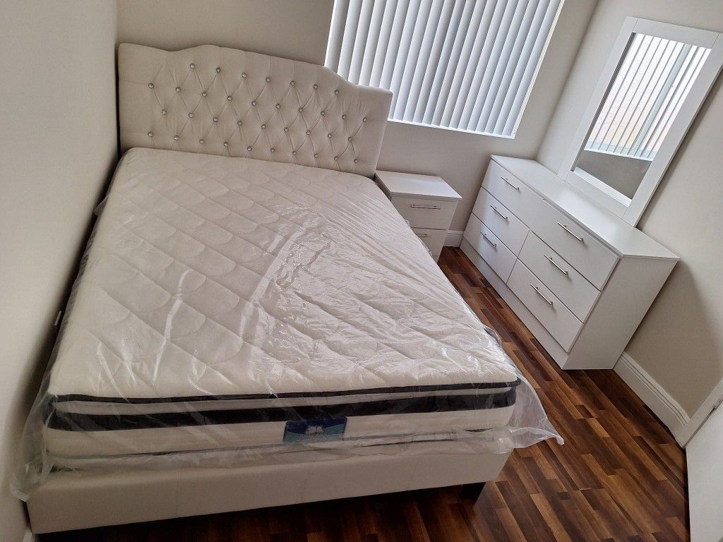 Bedroom Set ( Juego De Cuarto)💮Sold separately too💮Fast delivery