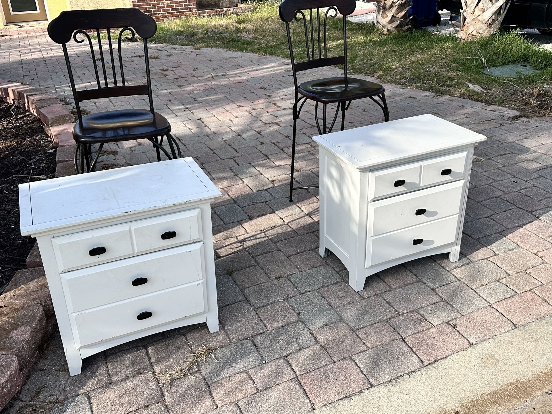 FREE Small Sectional Seating Sofas & Nightstands IRB 33785