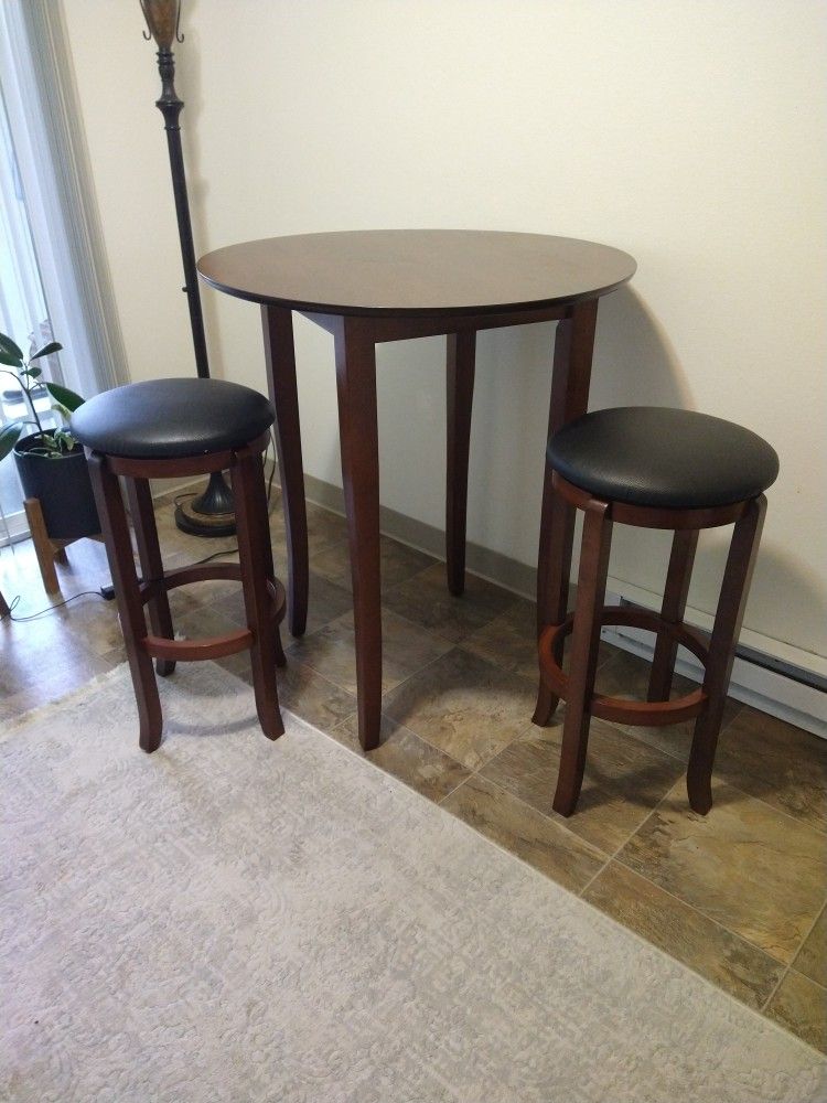 Bar Stools and Table for small Kitchen 