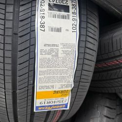 235 40 19 New Tires Set 