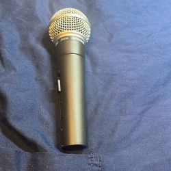 SHURE SM58