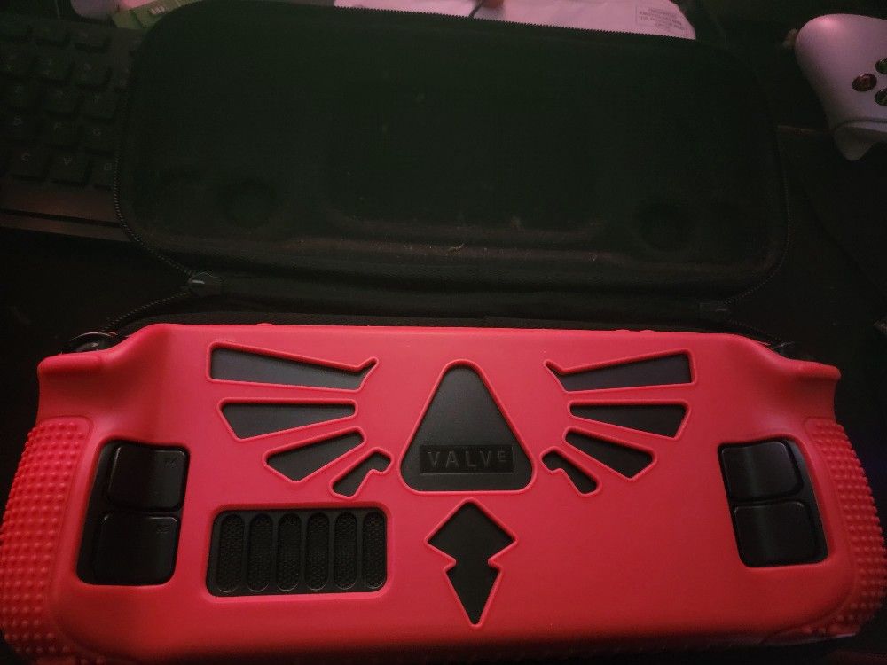 Steam deck 1tb +64 gbs with protective case and carrying case