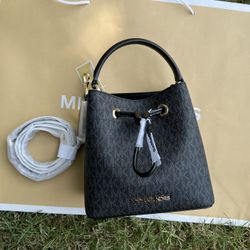 Michael Kors suri Small Bucket 