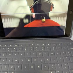iPad 9th Gen WiFi /cellular With Apple Sim 64gb With  Smart Case