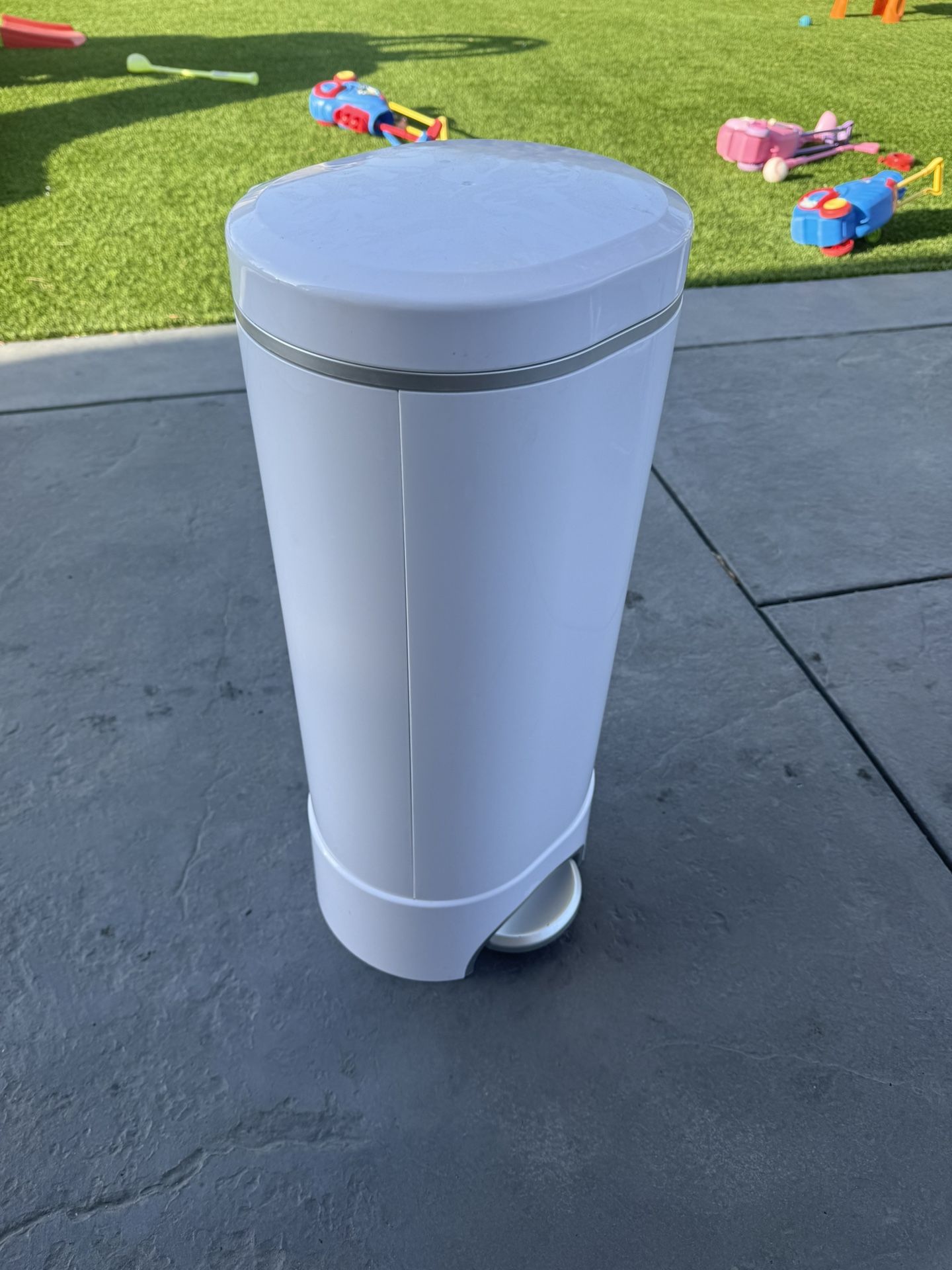 Munchkin Step Diaper Pail