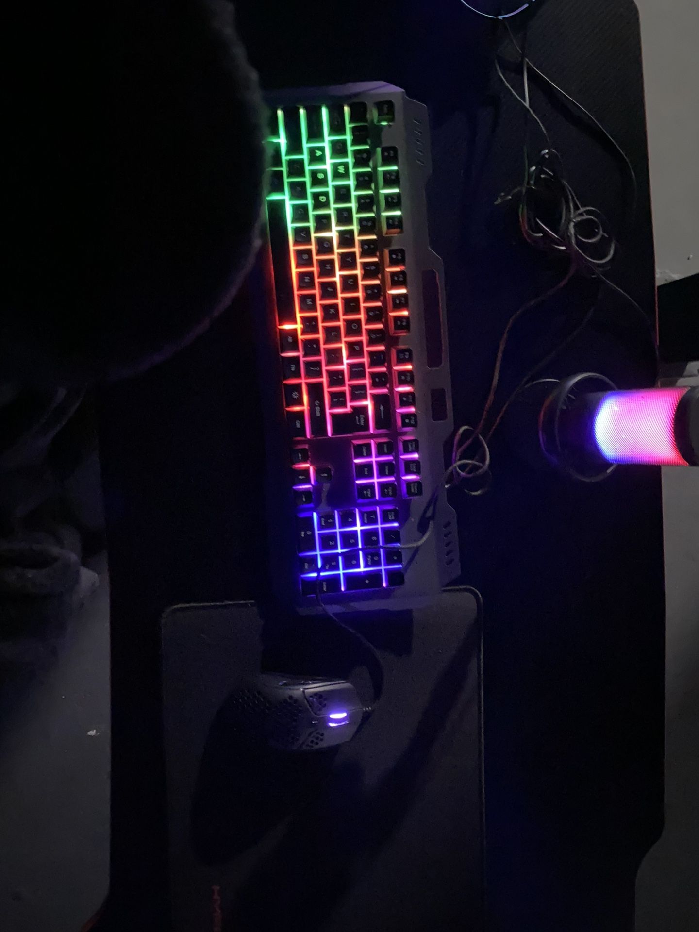 Keyboard, Mouse, Mouse Pad, Mic