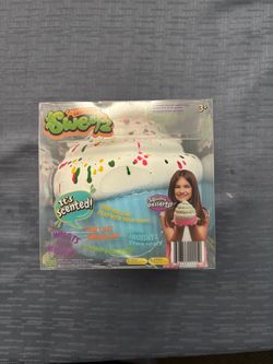 Squeezeez Sweetz Scented Squishy Dessert Toy