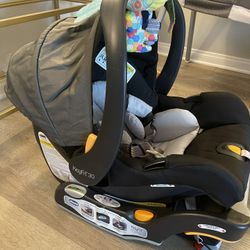 Chicco Infant Car Seat Keyfit 30 and Base 