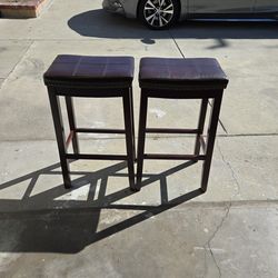 Set of bar stools.