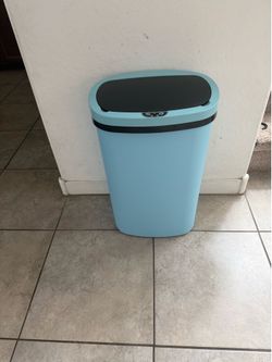 BestOffice | 13 Gallon Plastic Trash Can with Lid | Blue | Automatic Touchless Garbage Can | Odor Control | Modern Oval Design | Easy to Clean | Fits 