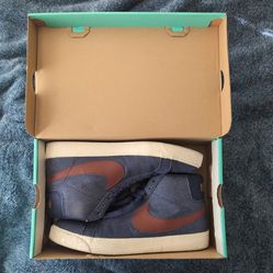10.5 Nike Boot Style Dark Blue and Brown Shoes