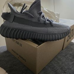 350 Yeezy Boost 350 V 2 Grey & Black Size 5.0