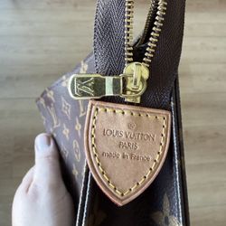 Louis Vuitton Poche Toilette M83547