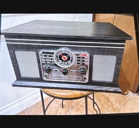 Victrola Stereo Decor