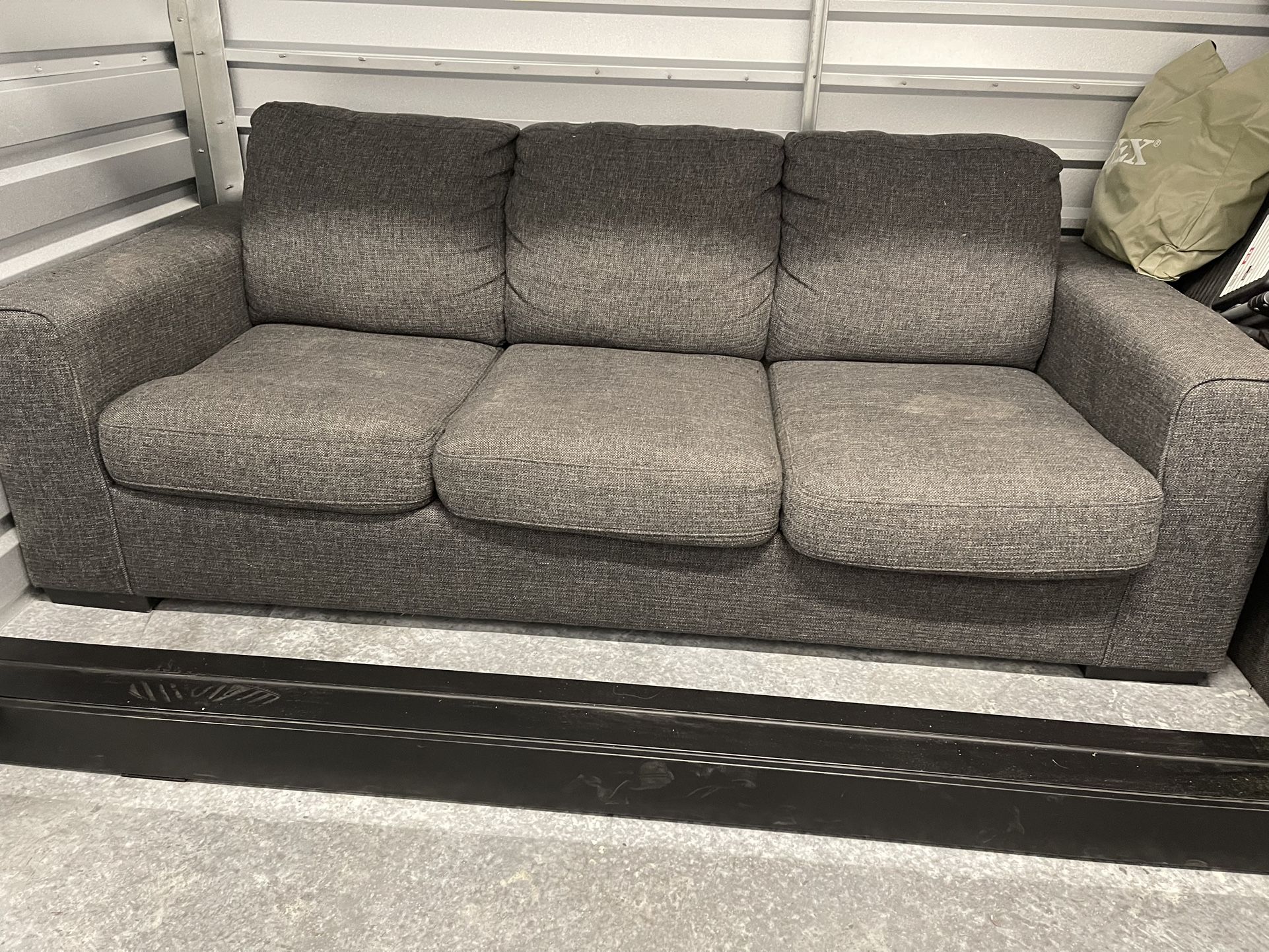 Couch with Pull-Out Bed (READ DESCRIPTION)
