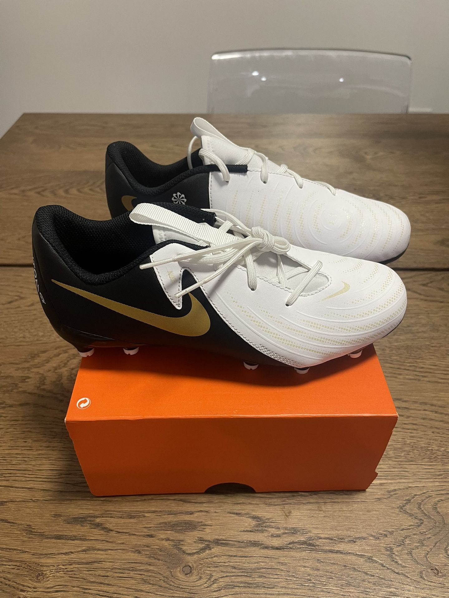 Nike Phantom GX II 2 Academy Soccer Cleats Youth Size 6 Or Womens 7.5