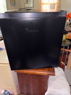 Hisense Black Mini Fridge & Freezer