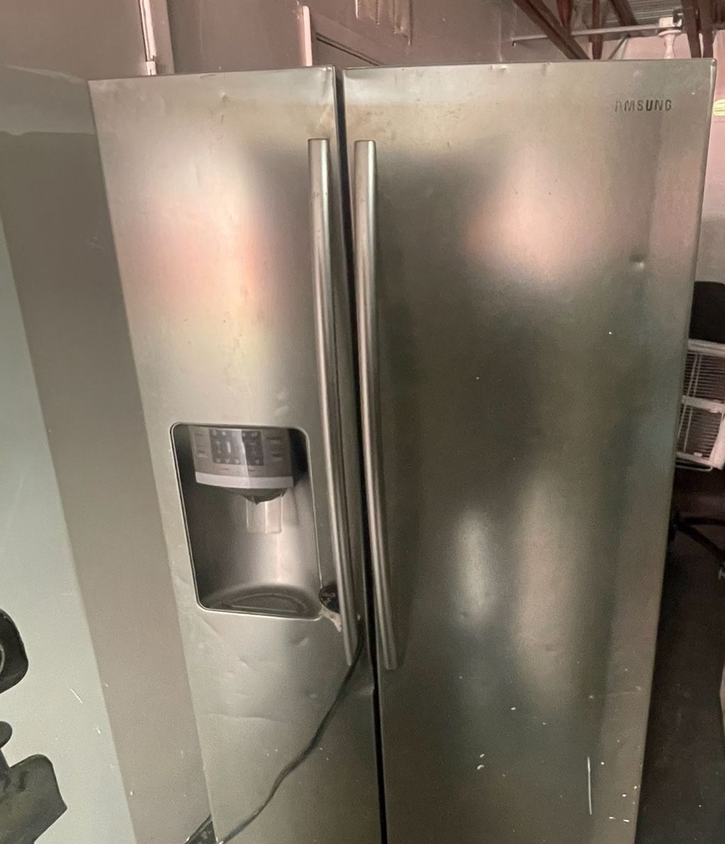 Samsung Refrigerator Works Great $200