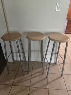 Set of 3 Metal Bar Stools