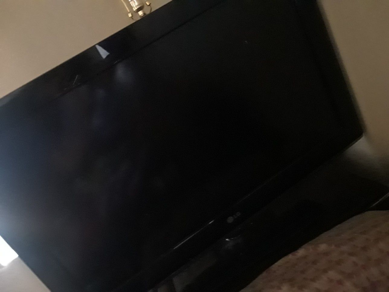 32 inch LG flat screen tv