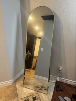 Gold Arched Full-Length Mirror – Modern Design