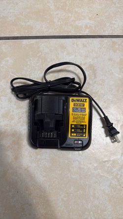 DeWalt DCB107 12V/20V Battery Charger