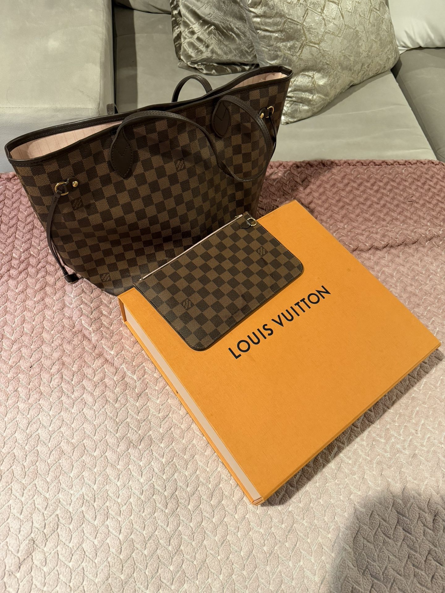 Louis Vuitton Never Full 