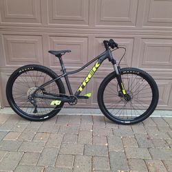 TREK MARLIN 6 MOUNTAIN BIKE 27.5 INCH 1 X 10 SPEED( CHECK MY OTHER BIKES)