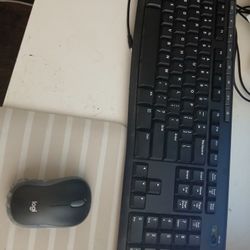 Blustooth Logitec Keyboard With Mouse 