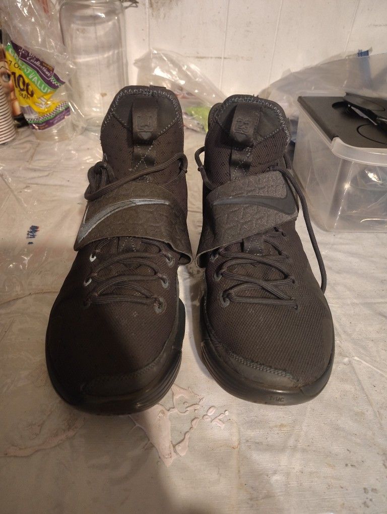 Size 11.5 Nike LeBron 14 Limited Zero Dark Thirty